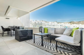 Apartment with parking, gym & terrace by REMS